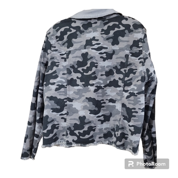 DG2 By Diane Gilman Reversible Denim Jacket grey camo - Picture 9 of 10